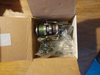 Carrete de pesca Mitchell Avocet Silver III y caja