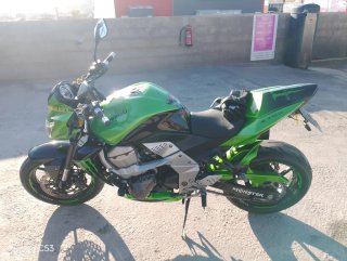 Kawasaki Z750 Naked Verde Negra