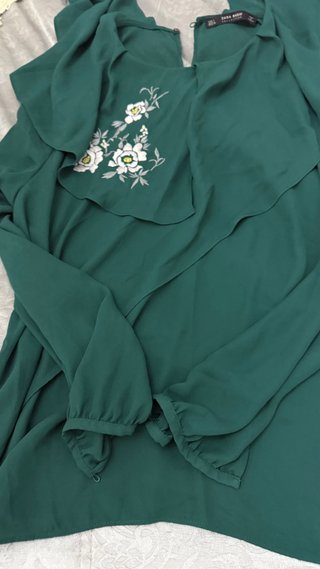 Camisa Zara verde bordada mujer usada una vez