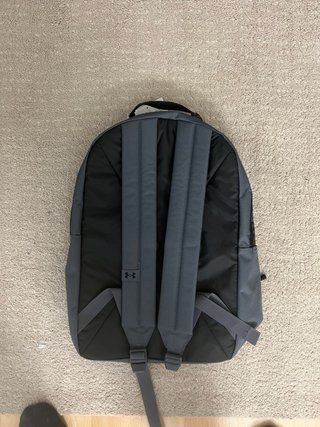 Mochila Under Armour Gris