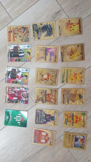 Cromos Pokémon y Futbol Dorados
