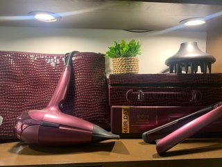 Plancha y Secador GHD Rosa y Negro