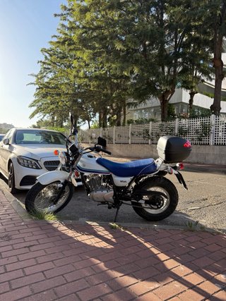 Suzuki Van Van 125cc Blanca y Azul