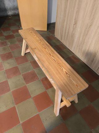 Banco rústico de madera