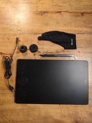 Tableta gráfica Huion HS610 - Caja y Accesorios