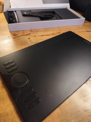 Tableta gráfica Huion HS610 - Caja y Accesorios