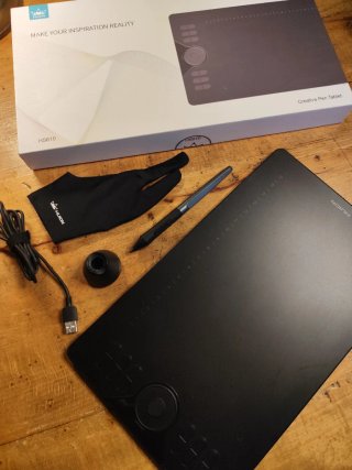 Tableta gráfica Huion HS610 - Caja y Accesorios