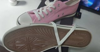 Zapatilla rosa y blanca sin estrenar