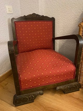 Butaca antigua madera y tela roja