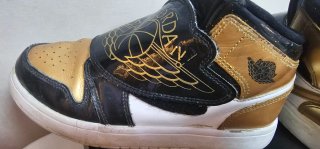 Zapatillas Jordan Sky Jordan 1 Negro Dorado T 35