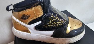 Zapatillas Jordan Sky Jordan 1 Negro Dorado T 35