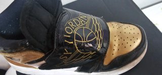 Zapatillas Jordan Sky Jordan 1 Negro Dorado T 35