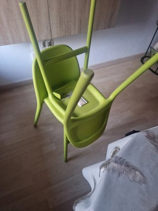 Sillas verdes de plástico