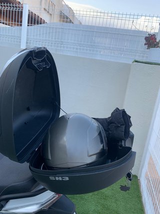Moto Scooter Automática Blanca y Negra