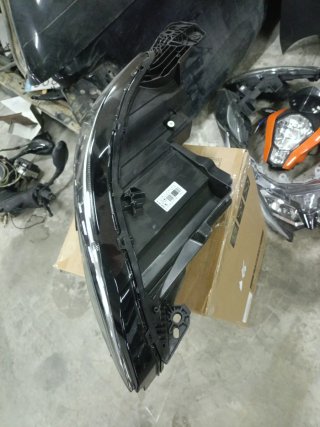 1674017980 Faro Peugeot 3008