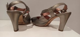 Sandalias de tacón gris plomo