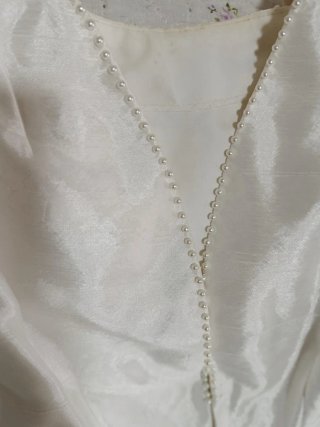 Vestido de novia de los años 80. Pedrería.