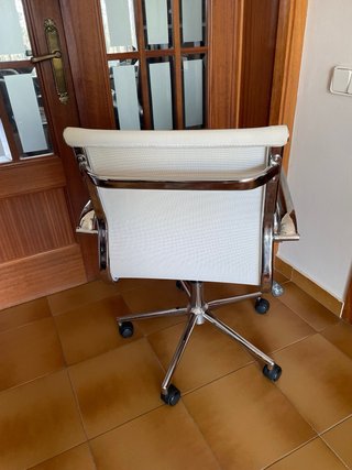 Silla de oficina con ruedas