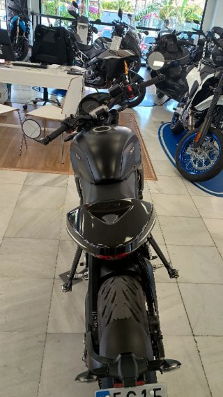 Triumph Trident 660 Negra