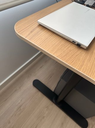 Escritorio Ikea ajustable en altura