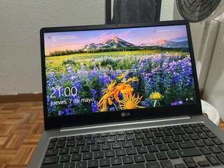 LG 15U70N Intel Core i7 Plata