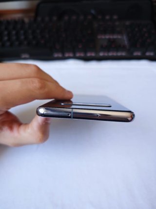 Samsung Galaxy S10+ con scatola e accessori