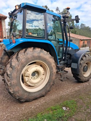 New Holland TS 110