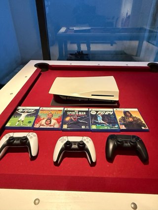 PS5 con 3 Controles y Juegos