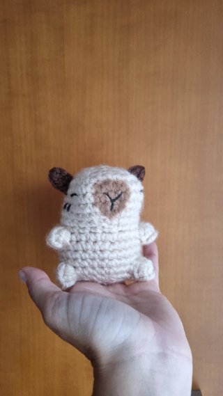 Peluche amigurumi capybara