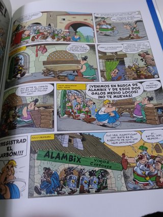 Comic Asterix El escudo Arverno (Galos y Romanos)