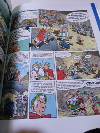 Comic Asterix El escudo Arverno (Galos y Romanos)