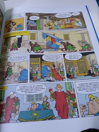 Comic Asterix El escudo Arverno (Galos y Romanos)