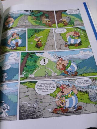 Comic Asterix El escudo Arverno (Galos y Romanos)