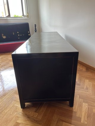 Elegante aparador oriental lacado en negro brillo