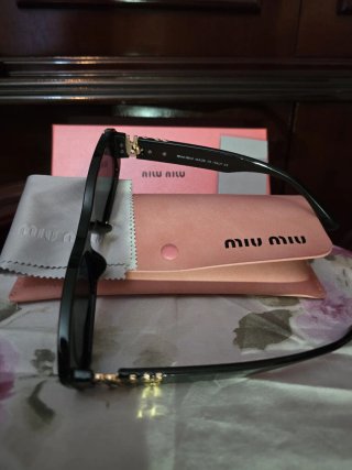 Gafas de sol Miu Miu negras