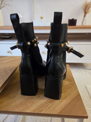 Botines Zara negros con tachuelas