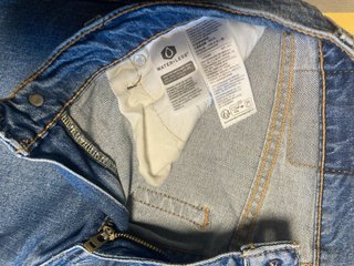 Pantalon levis
