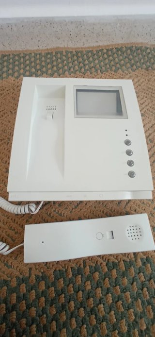 Videoportero blanco con pantalla
