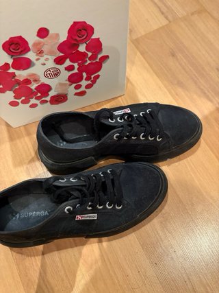 Zapatillas Victoria Negras con plataforma en buen