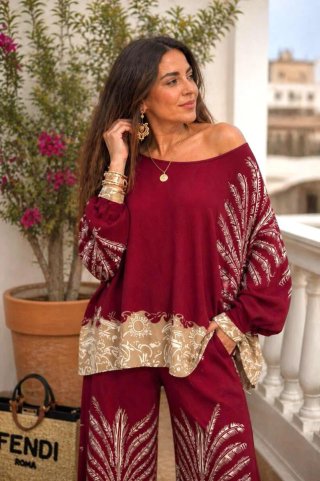 Conjunto blusa y pantalón burdeos