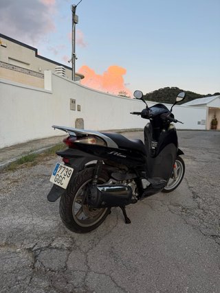 Honda SH 300i Negra