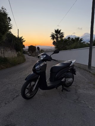 Honda SH 300i Negra