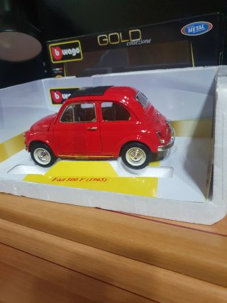Bburago Fiat 500 F 1:18 Gold Collezione