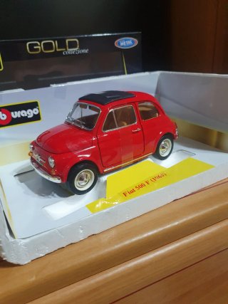 Bburago Fiat 500 F 1:18 Gold Collezione