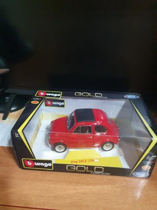 Bburago Fiat 500 F 1:18 Gold Collezione