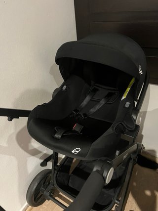 Carrito de bebé negro