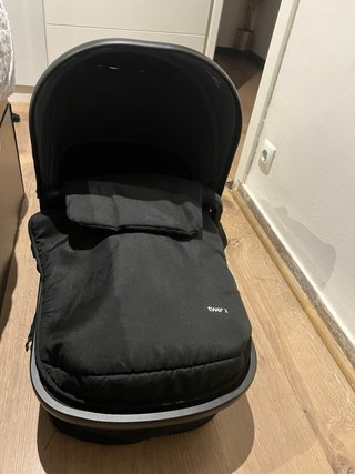 Carrito de bebé negro