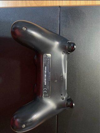 PS4 + 4 Giochi FIFA + 1 Joypad