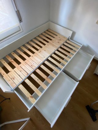 Cama extensible Ikea Brimnes + Mesita. Hospitalet