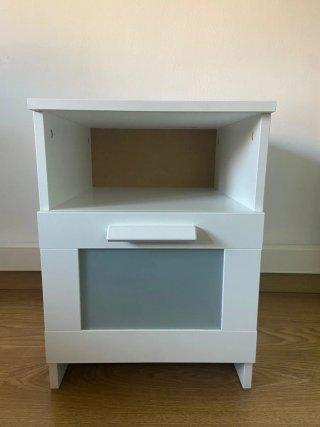 Cama extensible Ikea Brimnes + Mesita. Hospitalet